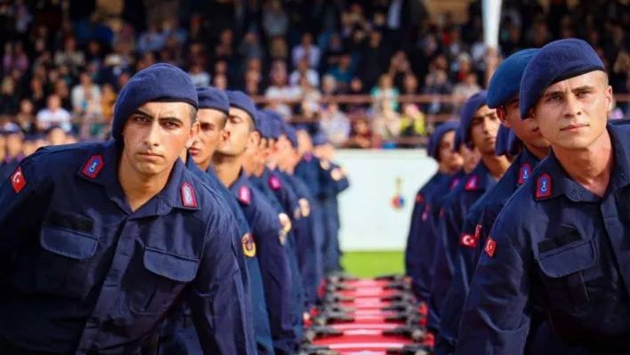 Çanakkale'de eğitimleri tamamlanan acemi erler yemin etti