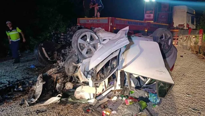 Çanakkale'de feci trafik kazası: 6 kişi hayatını kaybetti