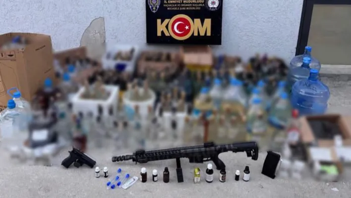 Çanakkale'de kaçakçılıkla mücadele operasyonu, çok sayıda sahte alkol ve kaçak silah yakalandı