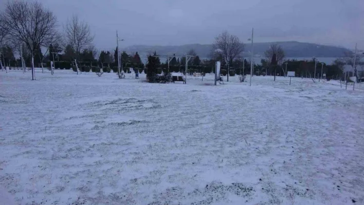 Çanakkale'de kar yağışı etkili oldu