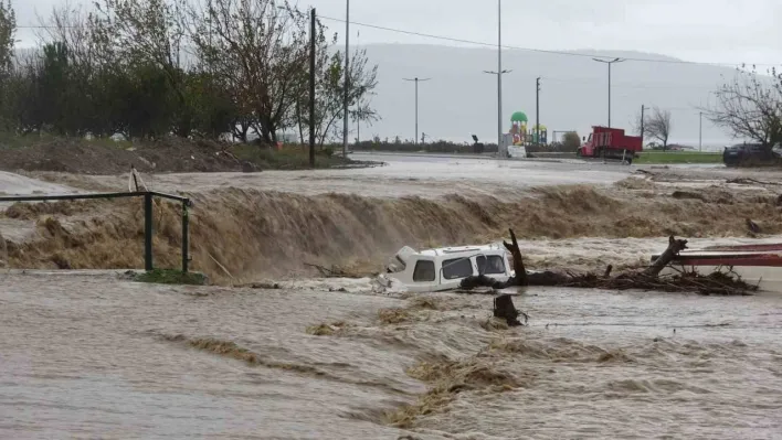 Çanakkale'de Kepez çayı taştı