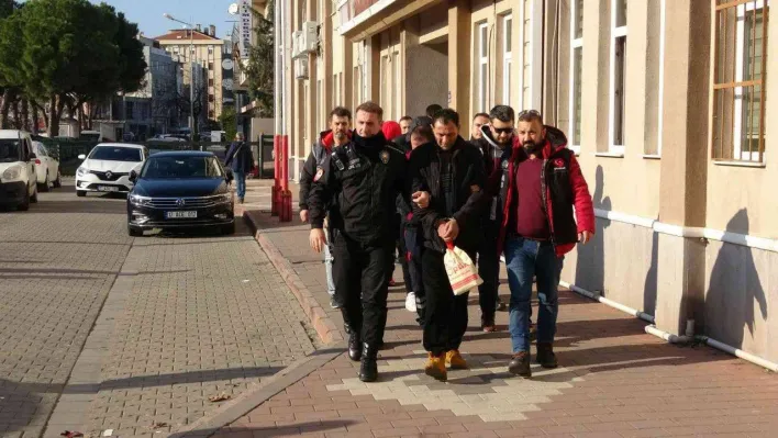Çanakkale'de Orta Asya ve Afrika uyruklu 14 kadını pazarlayan 2 kişi tutuklandı