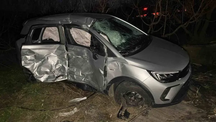 Çanakkale'de yolcu midibüsü ile otomobil çarpıştı: 1 ölü, 4 yaralı