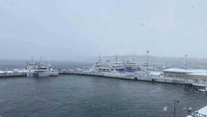 Çanakkale-Eceabat feribot seferleri durduruldu