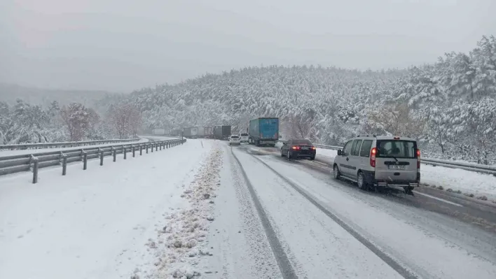 Çanakkale'nin Korudağ mevkisinde trafik kontrollü olarak sağlanıyor