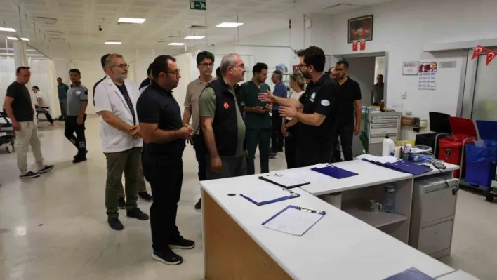 Çanakkale Valisi Toraman, devlet hastanesinde incelemelerde bulundu