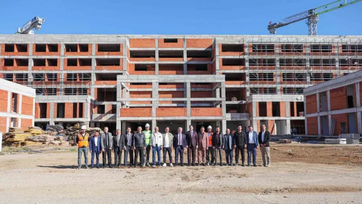 Canbey 'Bu eser, Balıkesir'imizin sağlıkta geldiği seviyeyi bir üst noktaya taşıyacak'