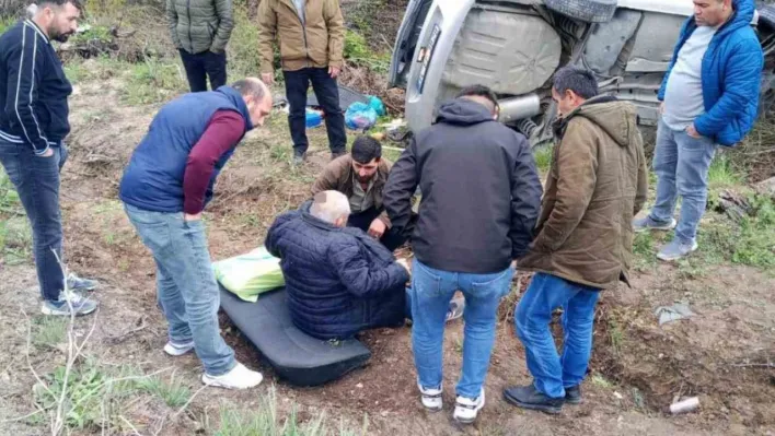 Çatalca'da araç ağaca saplandı: 1 yaralı
