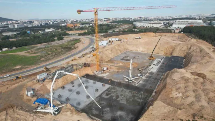 Çayırova Devlet Hastanesi'nin temel betonu dökülüyor