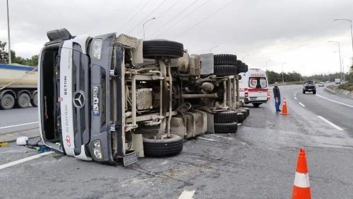 Çekmeköy'de beton mikseri devrildi: 1 yaralı