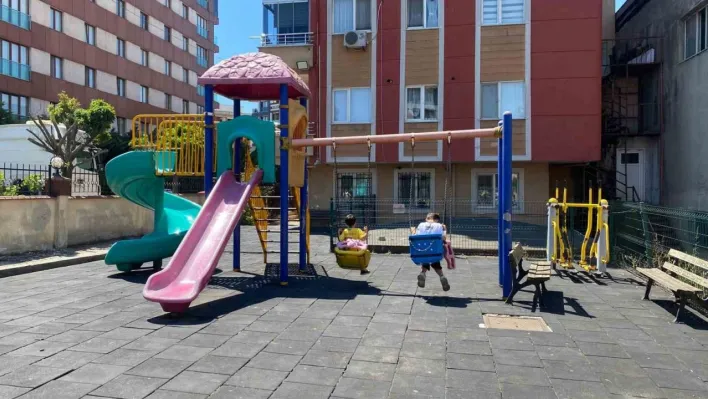 Çekmeköy'de demir kapının üzerine devrildiği 10 yaşındaki çocuk hayatını kaybetti