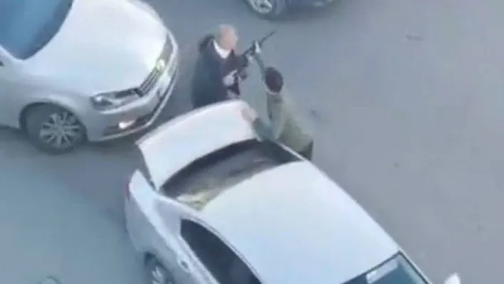 Çekmeköy'de yumruklar havada uçuştu, bagajdan uzun namlulu silah çıkarttı