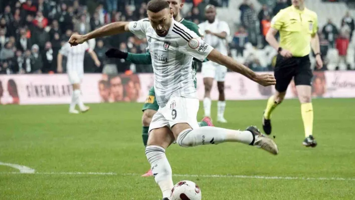 Cenk Tosun, ligde 7 maç aranın ardından golle tanıştı