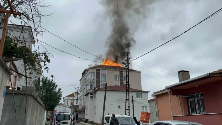 Çerkezköy'de apartman yangını paniğe neden oldu