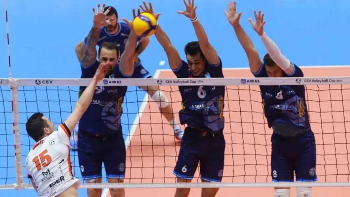 CEV Kupası: Cez Karlovarsko: 2 - Arkas Spor: 3