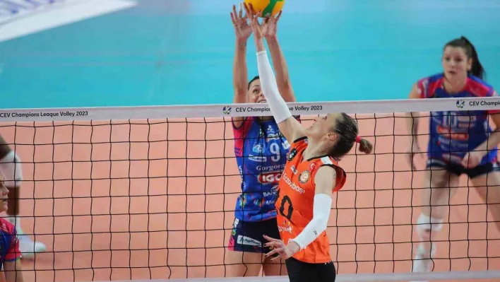 CEV Şampiyonlar Ligi: Igor Gorgonzola Novara: 3 - Eczacıbaşı Dynavit: 2