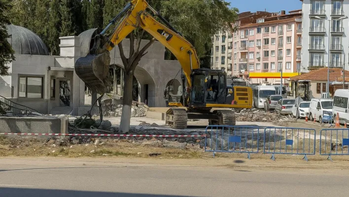 Çevre düzenlemesi diyerek ağaçları tahrip ettiler
