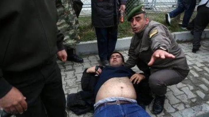 Cezaevinde çıkan arbedede muhabirimiz baygınlık geçirdi