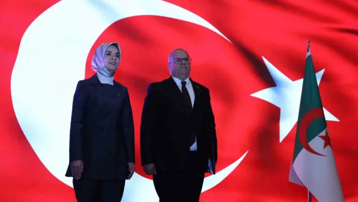 Cezayir'in bağımsızlığının 71'inci yıl dönümü kutlandı