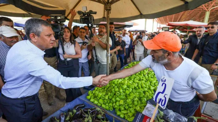 CHP Genel Başkanı Özel, Ankara'da semt pazarı ziyaret etti