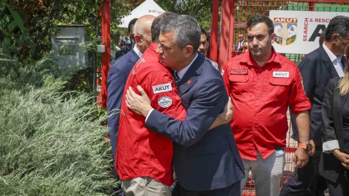 CHP Genel Başkanı Özel'den AKUT'a taziye ziyareti