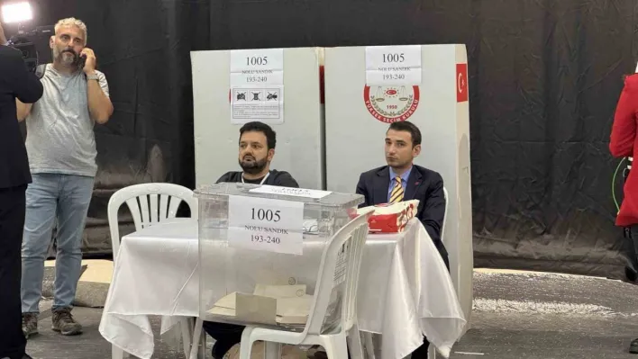 CHP İstanbul İl Başkanlığı Olağanüstü Kongresi'nde oylama tamamlandı