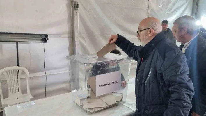 CHP'nin Cumhurbaşkanlığı adaylığı ön seçiminde oy kullanma işlemi başladı