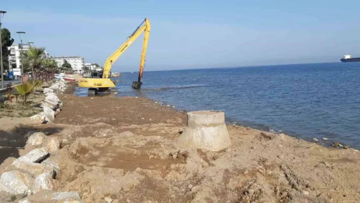 Çiftlikköy Belediyesi'nden sahil temizliği