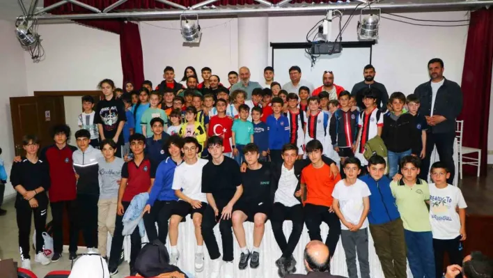 Çiftlikköy Belediyespor'un altyapıda yıldızı parlıyor