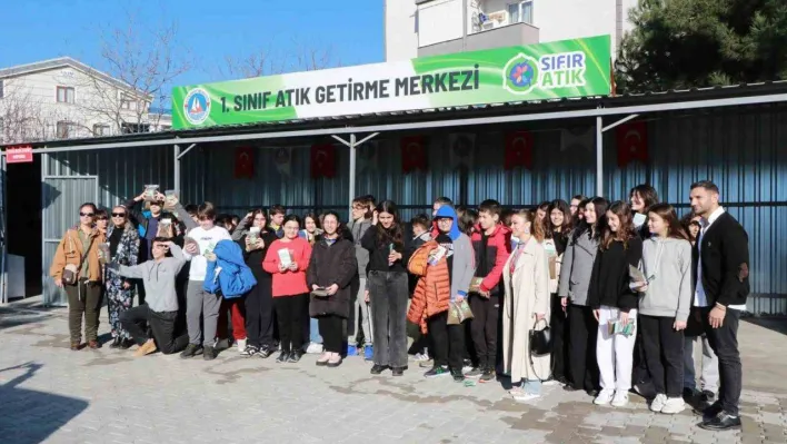 Çiftlikköy'de öğrenciler Sıfır Atık Merkezi'ni gezdi