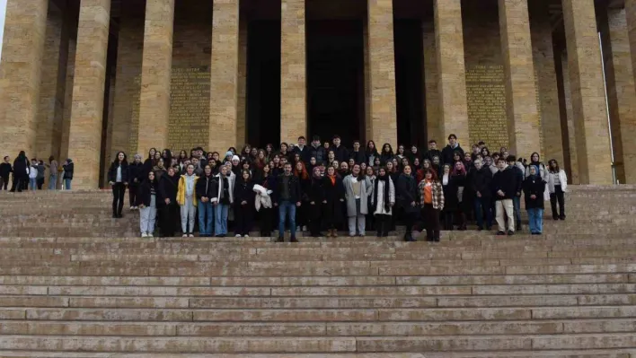 Çınar Akademi öğrencileri Anıtkabir'i ziyaret etti