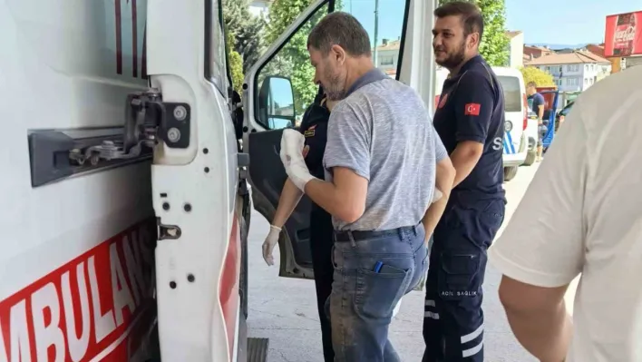 Çocuğuna uçurtma yaparken parmakları kopan babaya en anlamlı hediye