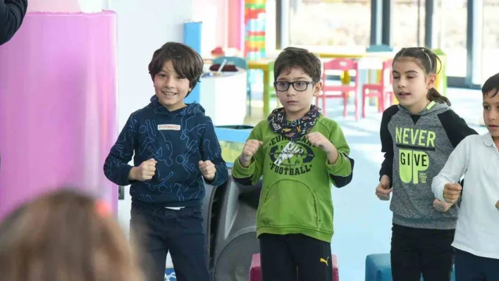 Çocuk Kulübü gün boyu çocuklarla dolup taşıyor