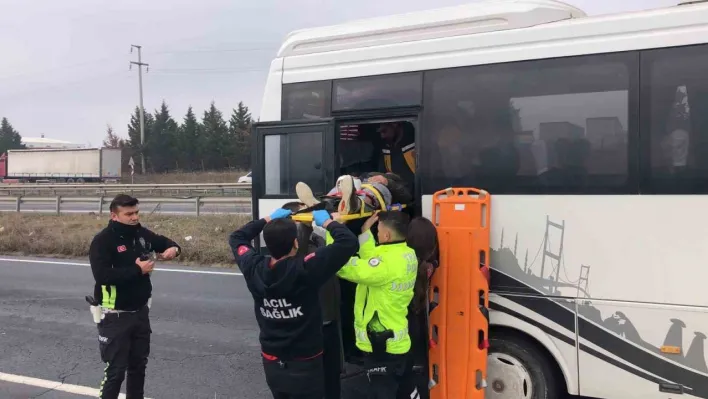 Çorlu'da 3 kişinin yaralandığı servis kazası kamerada