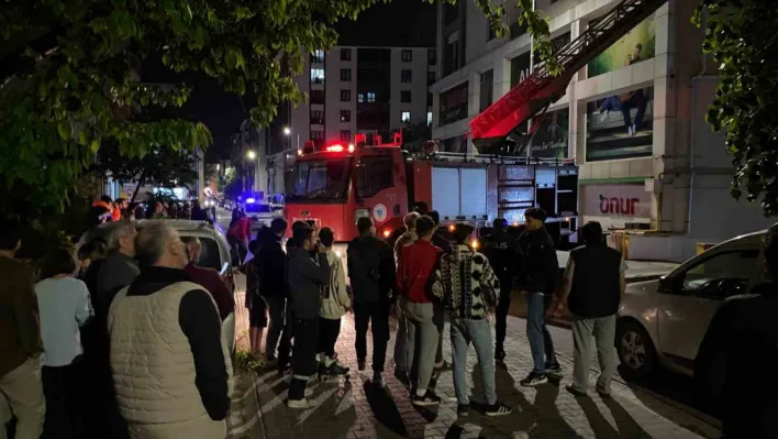 Çorlu'da ev yangını: Mahsur kalan vatandaşlar itfaiye ekiplerince tahliye edildi