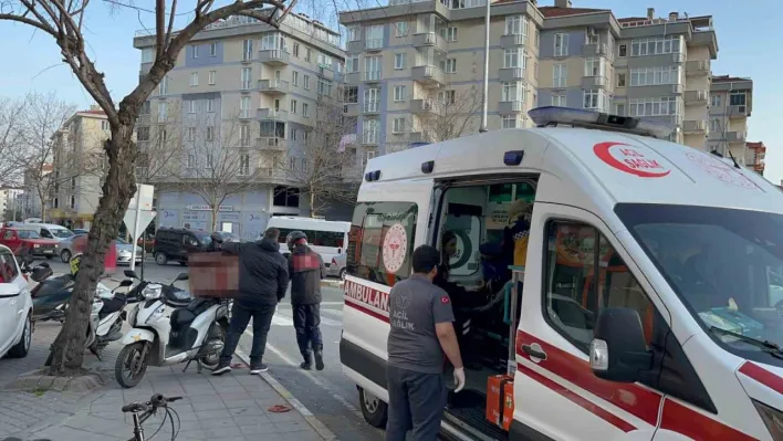 Çorlu'da kamyonetle çarpışan motokurye yaralandı