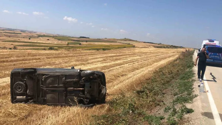 Çorlu'da otomobil tarlaya devrildi: 1'i çocuk 3 yaralı