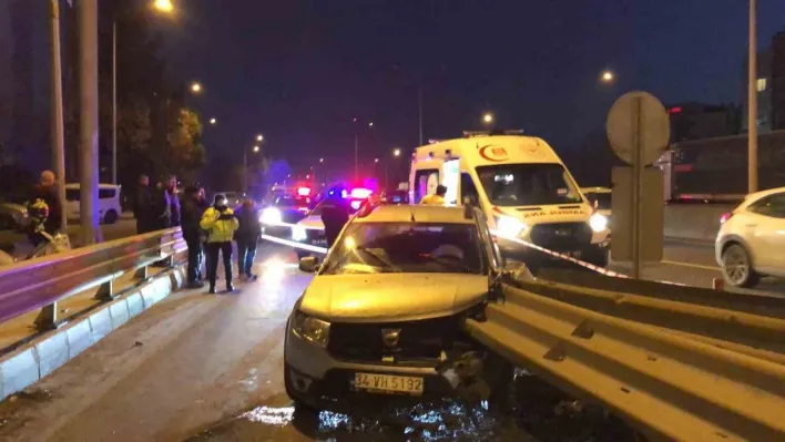 Çorlu'da otomobilin bariyerlere saplandığı anlar kamerada