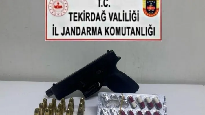 Çorlu'da uyuşturucu operasyonunda hap ve silah ele geçirildi