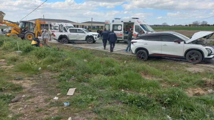 Çorlu'da zincirleme kaza: 3'ü askeri personel 6 yaralı