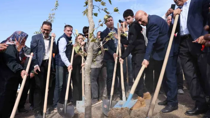 Cumhurbaşkanı Aday Adayı, 100. Yıl anısına ağaç dikti