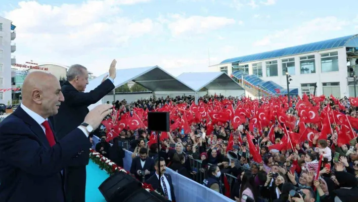 Cumhurbaşkanı Erdoğan: 'Ben Ankaralıyım, havalimanından şehir merkezine kadar ne yapıyorsak biz yapıyoruz, metro filan bir şey yok, derdi de yok'