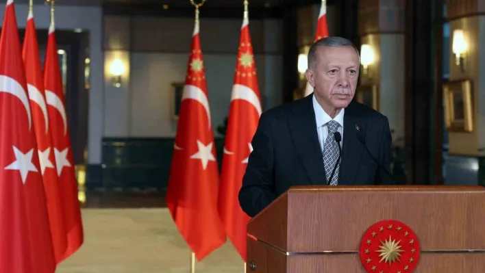 Cumhurbaşkanı Erdoğan: 'Birileri sırf oy tercihlerinden dolayı depremzedelerimize hakaret ederken, biz şehirlerimizin yeniden inşasını hızlandıracak farklı projeleri devreye alıyoruz'