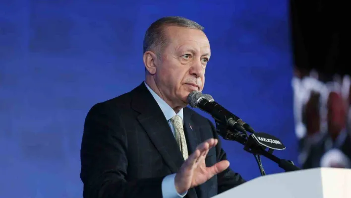 Cumhurbaşkanı Erdoğan, 'İstanbul 5 yıldır yeniden çöp, çamur, çukur oldu. 31 Mart'ta milletimize yeniden hizmet etmek için hazırız. Diyoruz ki yeniden İstanbul, durmak yok yola devam' dedi.