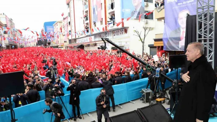 Cumhurbaşkanı Erdoğan: 'Kıbleyi bilmeyenler tabii ki seccadeye ayakkabıyla basar. Bunlara asıl kıblenin neresi olduğunu 14 Mayıs'ta siz bildireceksiniz'