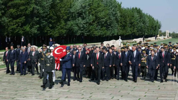 Cumhurbaşkanı Erdoğan, 30 Ağustos dolayısıyla Anıtkabir'i ziyaret etti