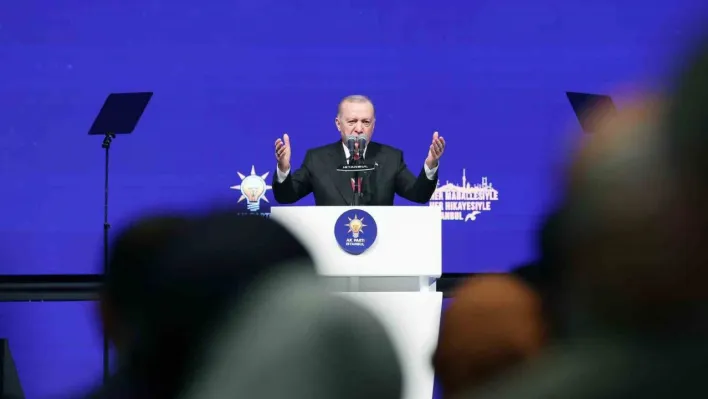 Cumhurbaşkanı Erdoğan'dan Özgür Özel'e tepki: 'Suç örgütünün posta güvercini gibi hareket ediyor'