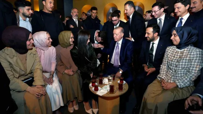 Cumhurbaşkanı Erdoğan, İstanbul'da gençlerle bir araya geldi