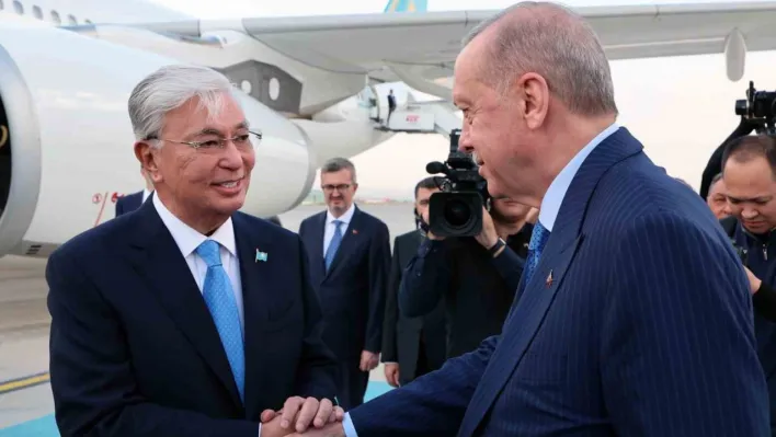Cumhurbaşkanı Erdoğan, Kazakistan Cumhurbaşkanı Tokayev'i resmi törenle karşıladı