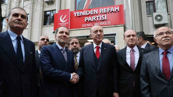 Cumhurbaşkanı Recep Tayyip Erdoğan'ın Yeniden Refah Partisi Genel Başkanı Fatih Erbakan'la görüşmesi başladı.